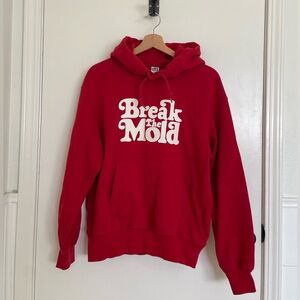 Uniqlo sweatshirt hoodie “break the mold”